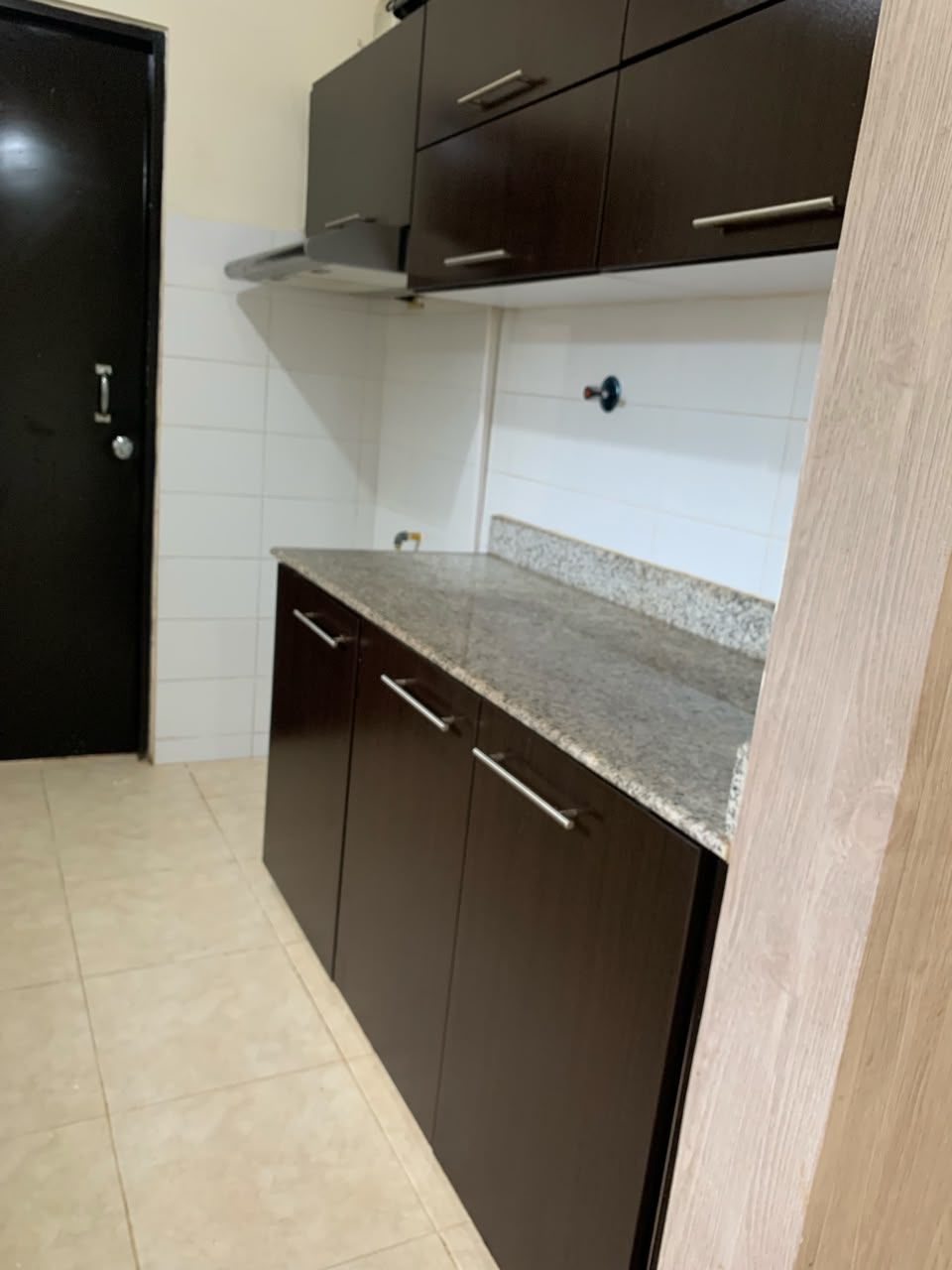 Detalle de los sobres de granito de la cocina